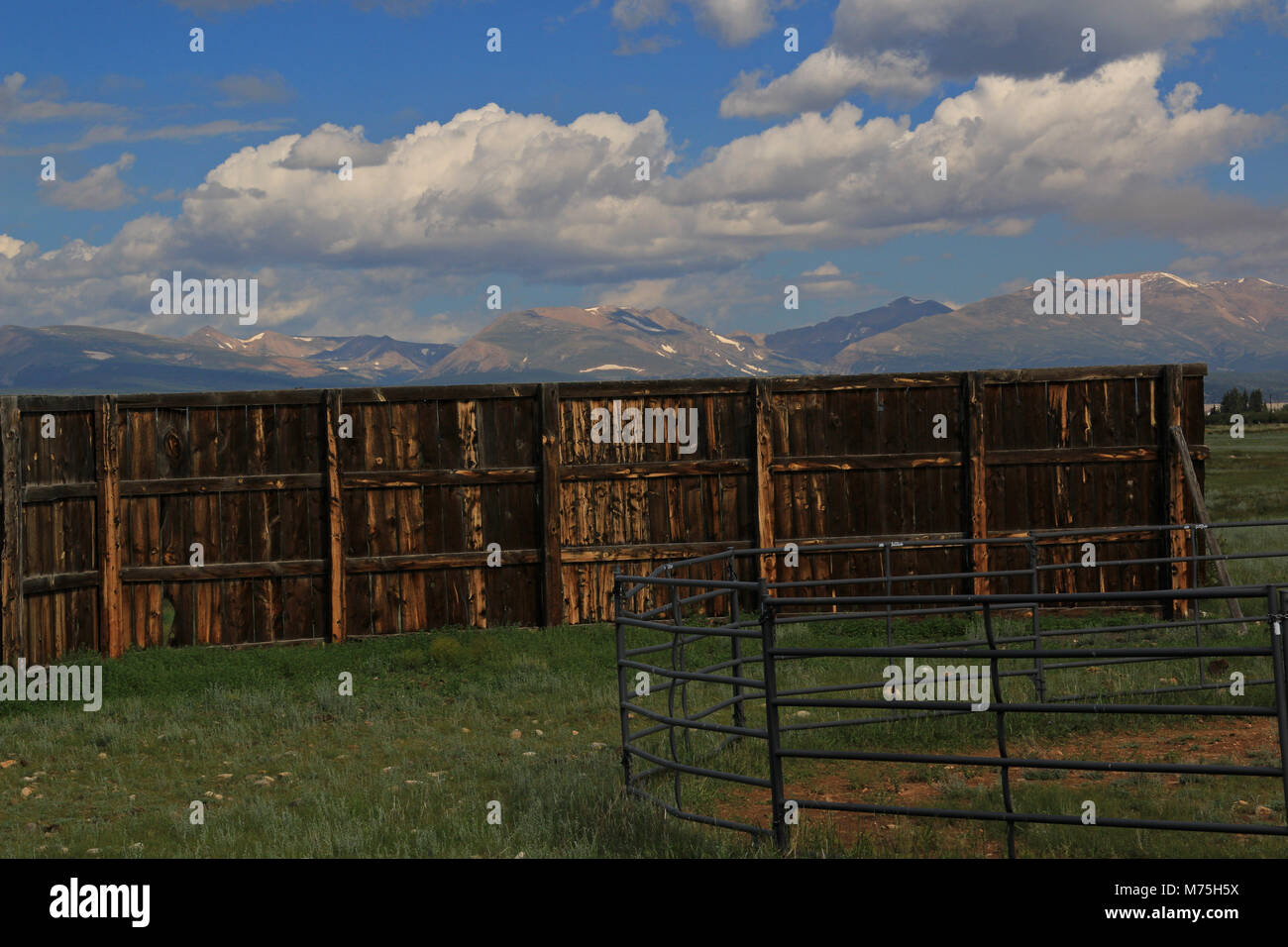 Blick auf eine Arbeitsgruppe Horse Ranch Stockfoto