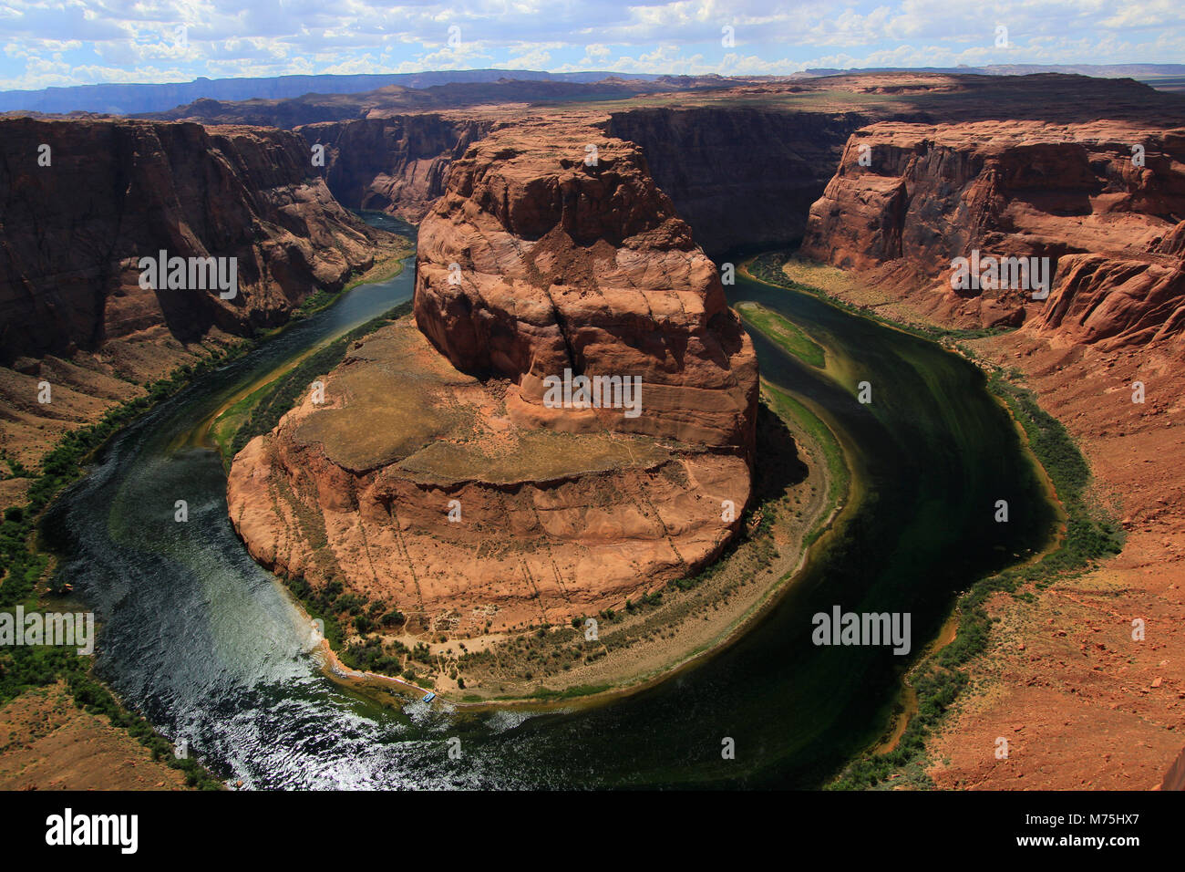 Horseshoe Bend übersehen, ist eine kurze, aber anspruchsvollen Wanderung in der prallen Sonne (ohne Schatten), und keine Barrieren am Rand, so dass Vorsicht geboten ist. Stockfoto