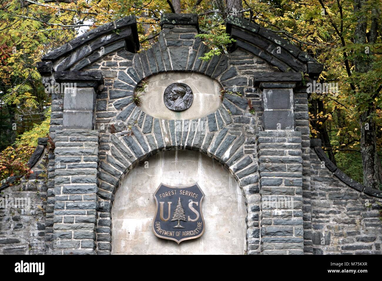 Milford, PA, USA: Graue Türme (1886), der ehemaligen Heimat von Gifford Pinchot, der erste Generalstabschef der US-Forstwirtschaft Service, ist eine National Historic Site. Stockfoto