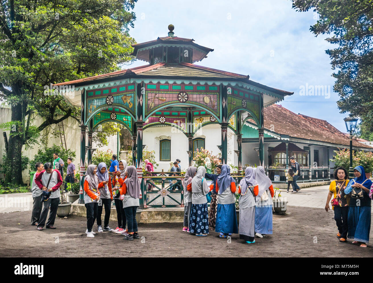 Rotunde Pavillon auf der Kraton Ngayogyakarta Hadiningrat, der Palast des Sultanat Yogyakarta, Java, Indonesien Stockfoto