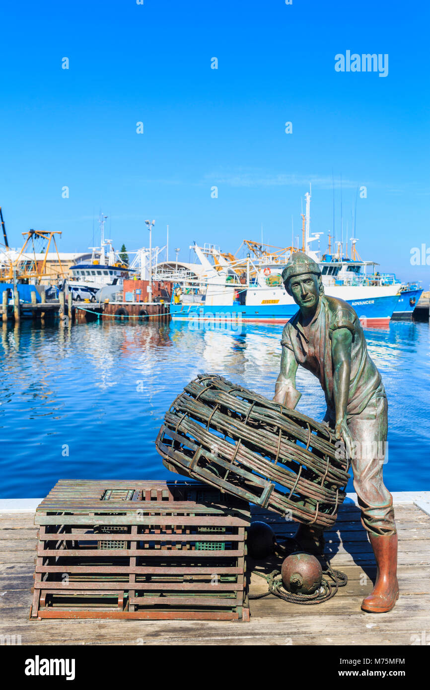 "Die Fischer" Bronze Skulptur von Greg James in Fremantle Fischerbootshafen. Fremantle, Western Australia Stockfoto