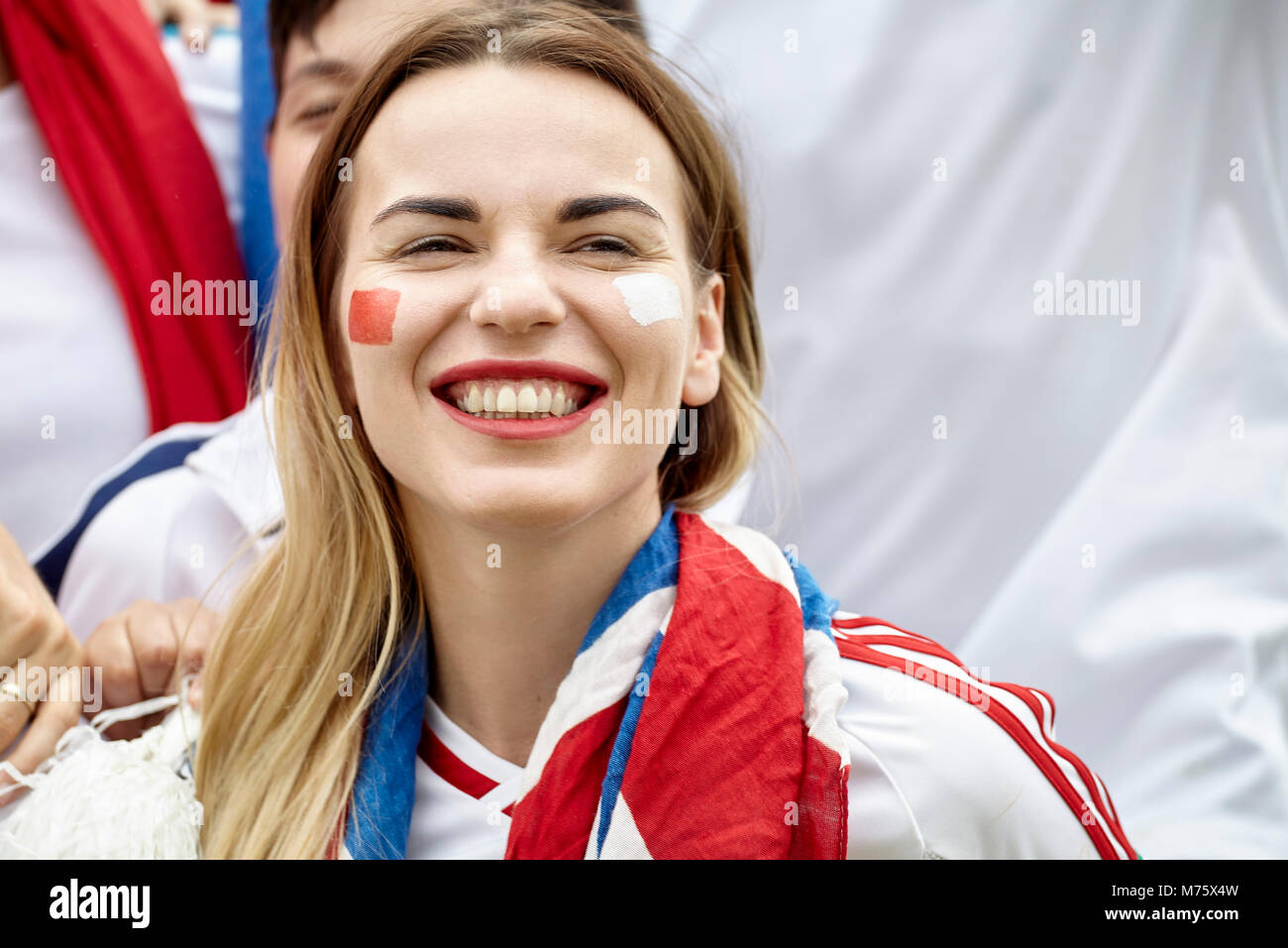 Britische Fußball-Fan freundlich lächelnd, Porträt Stockfoto