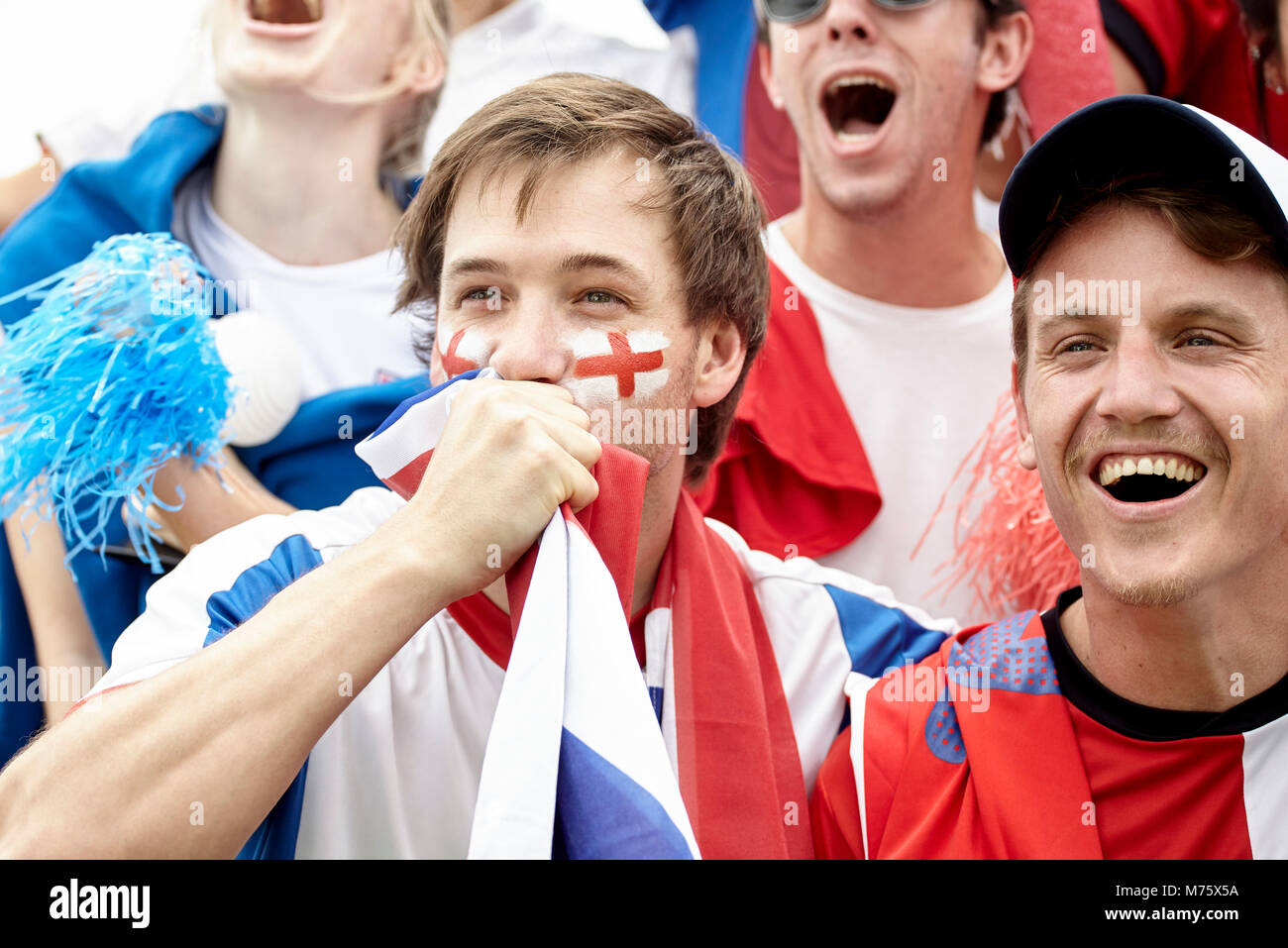 Britische Fußball-Fans Spaß bei Match Stockfoto