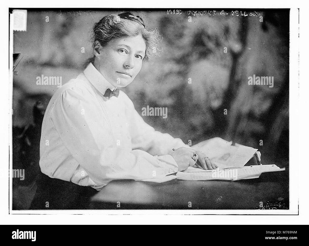 Ein Porträt von Miss Frances A. Kellor, einer bemerkenswerten Sozialreformerin und Befürworterin der Rechte von Einwanderern im frühen 20. Jahrhundert in den Vereinigten Staaten. Stockfoto