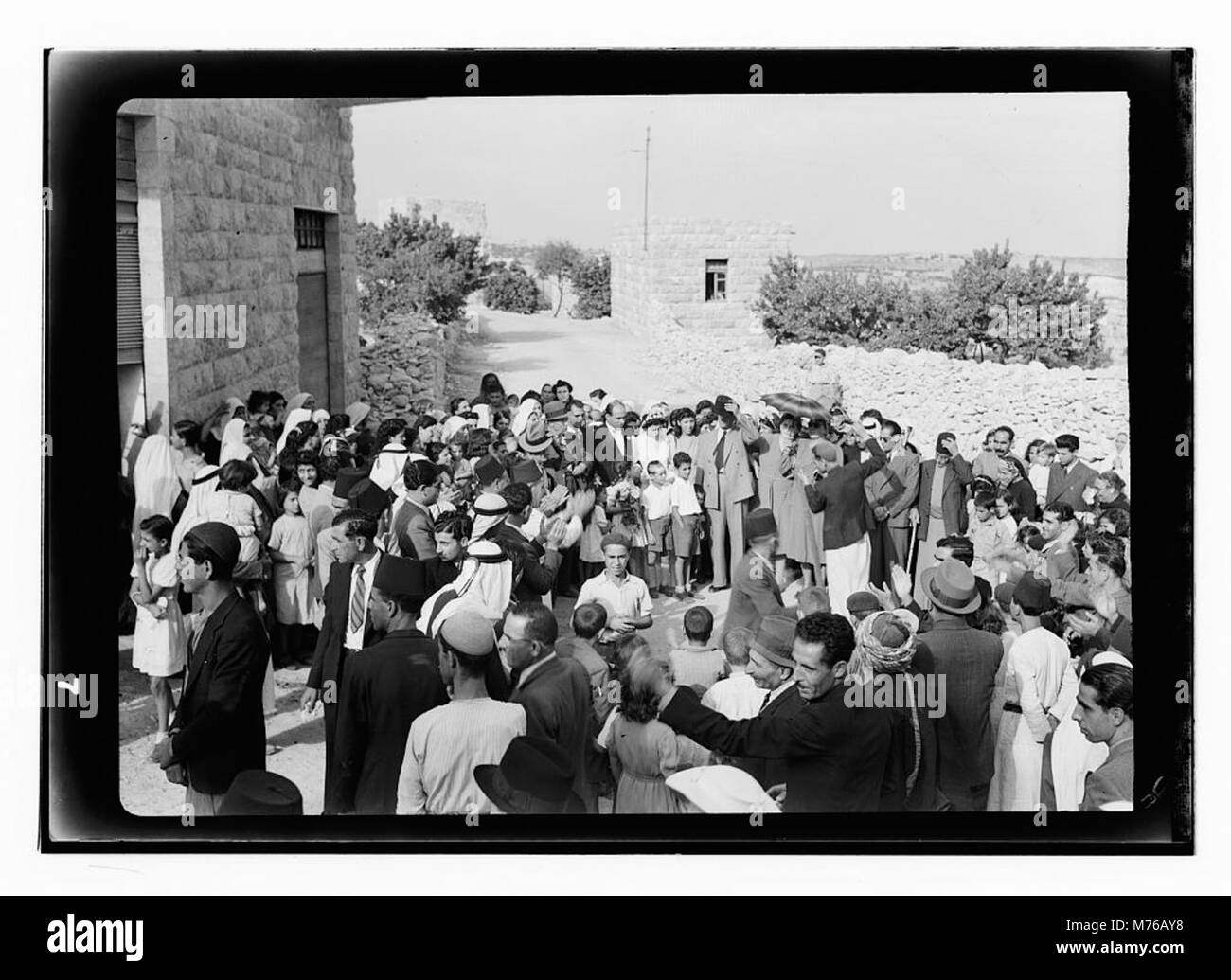 Ein Foto von Mr. Atallahs Hochzeit in Beit Jala. Das Bild fängt die Feier und die kulturellen Aspekte dieses bedeutenden persönlichen Ereignisses ein. Stockfoto