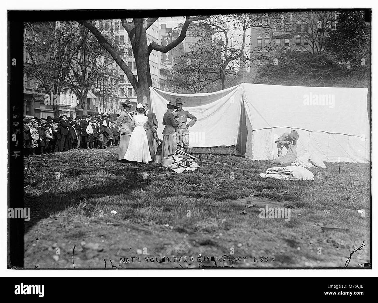 Die National Volunteer Emergency Association war eine wichtige Organisation bei der Bereitstellung von Hilfe in Notfällen im frühen 20. Jahrhundert. Sie spielte eine wichtige Rolle bei der Katastrophenhilfe und der öffentlichen Gesundheit. Stockfoto