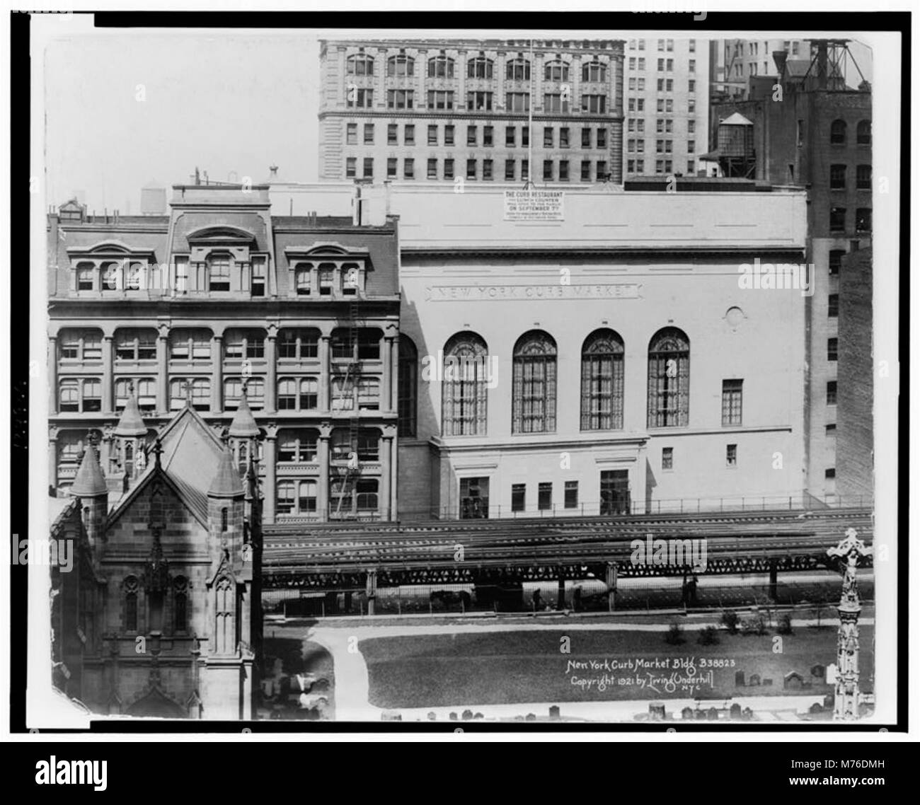 Das New York Curb Market Building, auch bekannt als Vorgänger der New York Stock Exchange, war ein wichtiger Ort für den Aktienhandel im frühen 20. Jahrhundert. Das in Lower Manhattan gelegene Unternehmen spielte eine wichtige Rolle bei der Gestaltung der Finanzlandschaft der USA Stockfoto