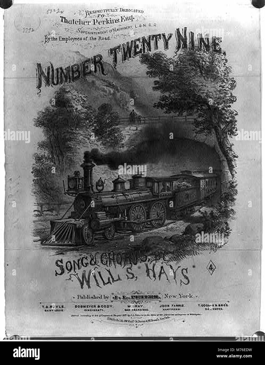 Ein Foto des Gebäudes Nr. 29, das seine architektonischen Merkmale und seinen Platz in der umliegenden städtischen Umgebung betont. Stockfoto