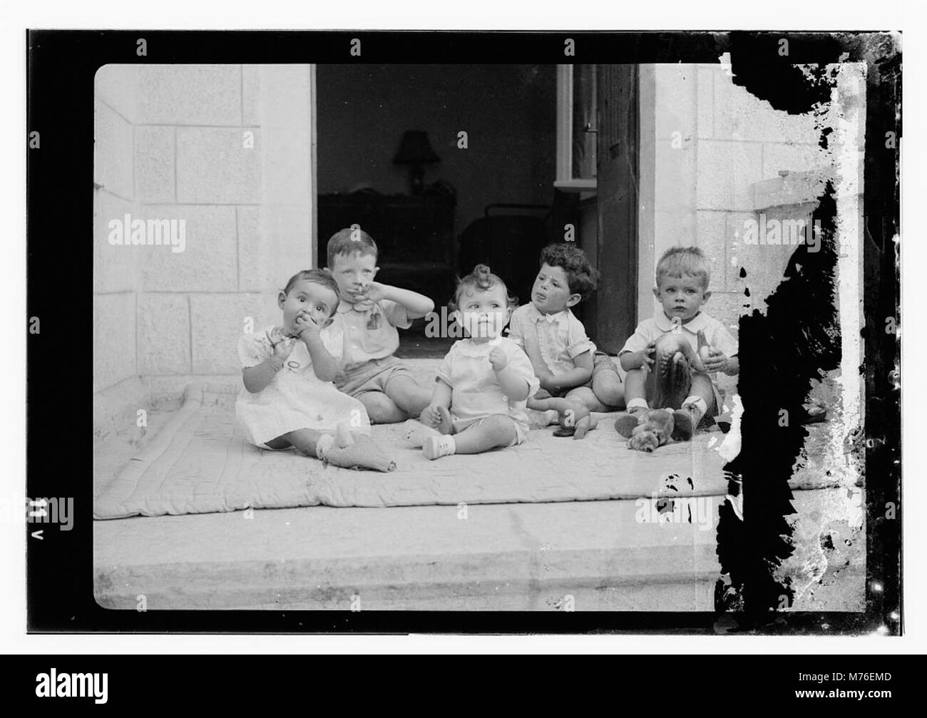 Kinder von Mitarbeitern von Socony, fotografiert 1938, repräsentiert das Leben von Familien, die in der Ölindustrie während dieser Zeit arbeiteten. Stockfoto