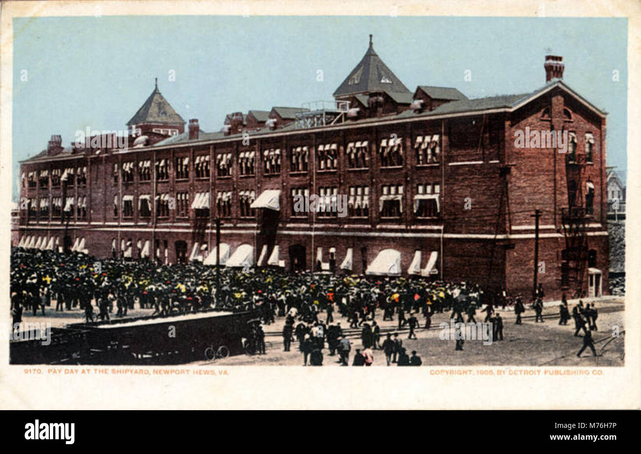 Die Arbeiter einer Werft in Newport News, Virginia, erhalten ihr Gehalt am Zahltag, zeigen die Arbeitsbedingungen und die Arbeitskultur der Industrie. Stockfoto