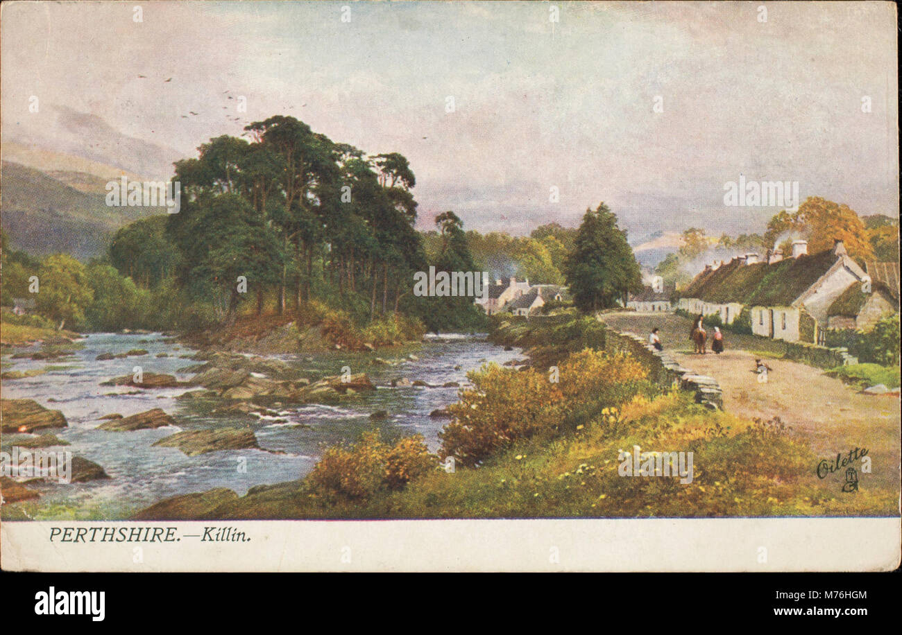Ein Blick auf Killin in Perthshire mit seiner natürlichen Schönheit und schottischen Landschaft. Dieses Bild zeigt das zerklüftete Gelände und die traditionelle Architektur der Region. Stockfoto