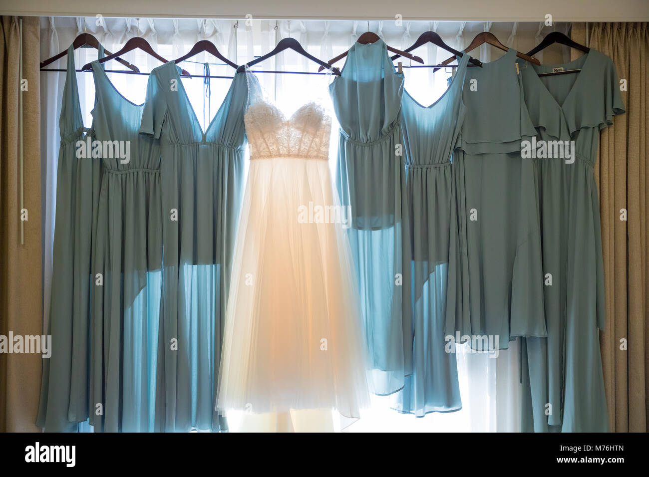 Hochzeit Kleid und Brautjungfer Kleider Stockfoto