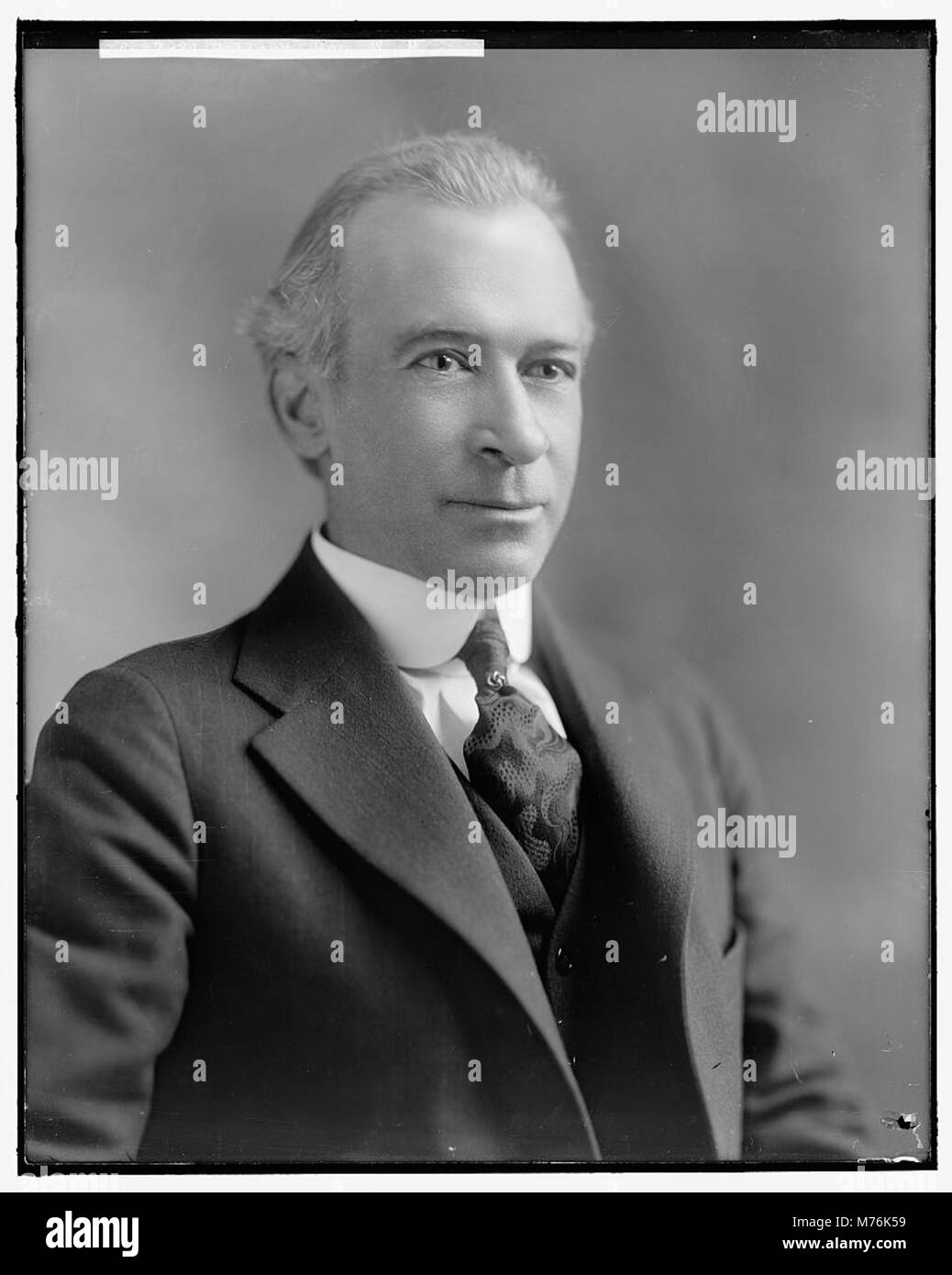 Porträt von W.P. Pollock, einem US-Senator, aufgenommen auf einem historischen Foto. Das Bild ist Teil eines Archivs, das prominente politische Persönlichkeiten aus dem 20. Jahrhundert dokumentiert. Stockfoto