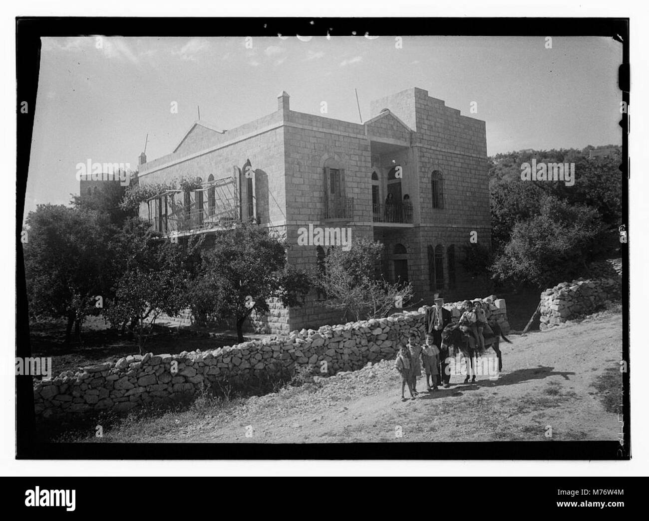 Dieses Foto zeigt Schuts' Baby Home in Beit Jala, eine Einrichtung, die sich der Betreuung von Säuglingen und Kindern widmet und die philanthropischen Bemühungen in der Region widerspiegelt. Stockfoto