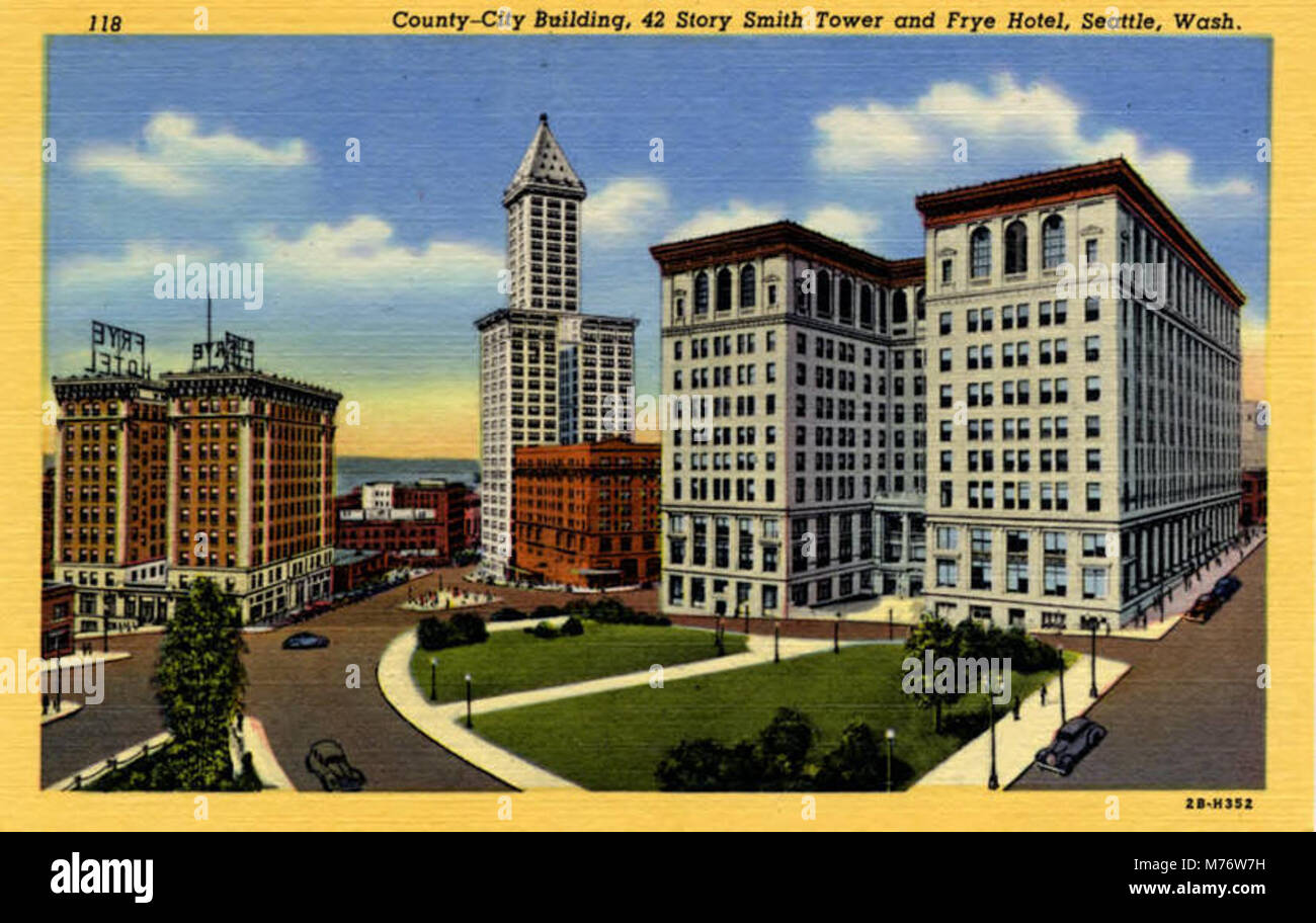 Das County-City Building in Seattle, WA, verfügt über einen 42-stöckigen Smith Tower und das historische Frye Hotel. Das im Stadtzentrum gelegene Gebäude ist ein wichtiger Bestandteil der Skyline von Seattle und ein wichtiges Wahrzeichen in der Architekturgeschichte der Region. Stockfoto