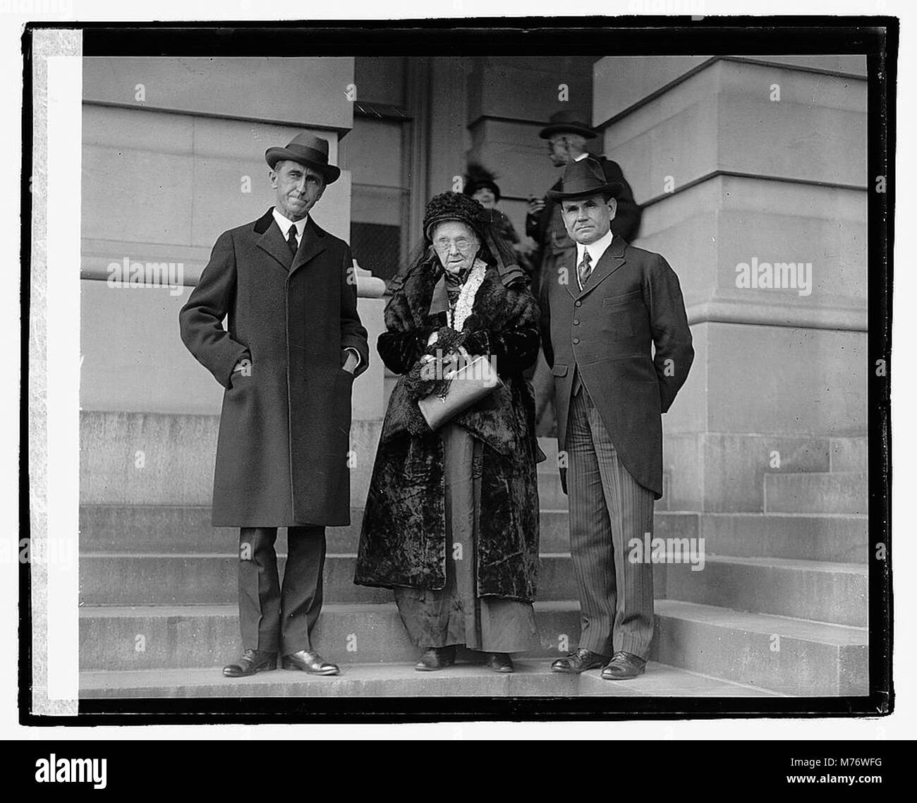 Eine Fotografie der Senatoren George, Felton und Harris, aufgenommen am 20. November 1922. Das Bild fängt diese politischen Persönlichkeiten in ihrer offiziellen Rolle als Mitglieder des US-Senats ein. Stockfoto