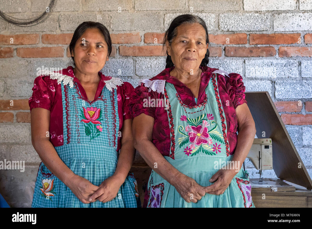 San Miguel del Valle, Oaxaca, Mexiko - Mexikanische Frauen erhalten ag Darlehen der gemeinnützigen En über Ihre kleine Unternehmen zu unterstützen. Sprechen Stockfoto