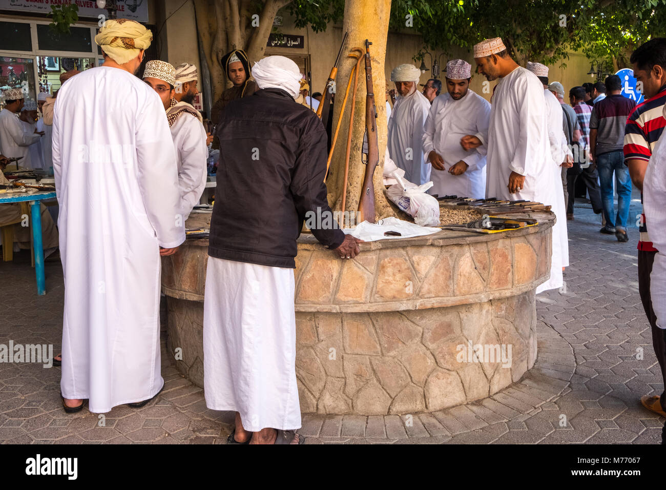 Szene auf der Nizwa Ziege Markt, Nizwa, Sultanat Oman Stockfoto