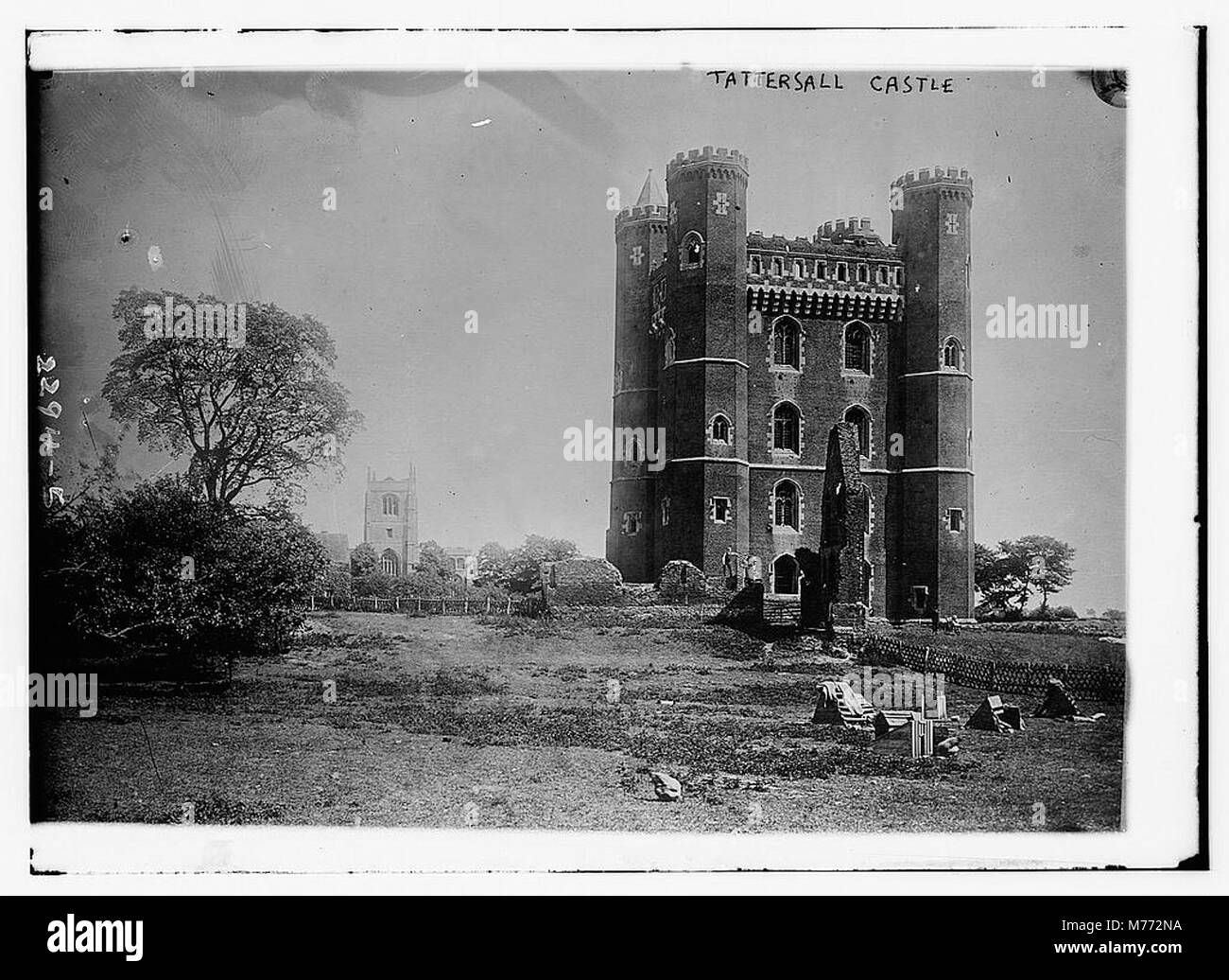 Tattershall Castle in Lincolnshire, England, ist eine mittelalterliche Festung, die für ihre Architektur und historische Bedeutung bekannt ist und bis ins 15. Jahrhundert zurückreicht. Stockfoto