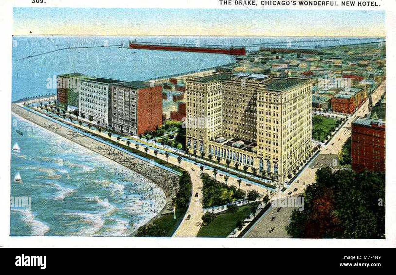 Dieses Bild zeigt das Drake Hotel in Chicago und unterstreicht seine großartige Architektur und seinen Status als prominentes neues Etablissement in der Stadt. Stockfoto