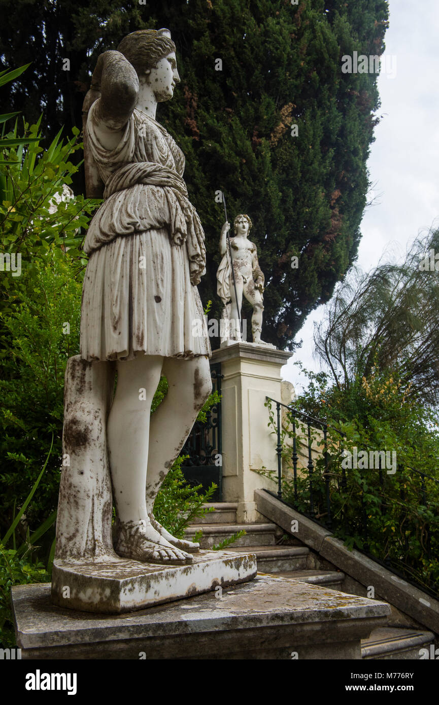 Klassische Statue in das Achilleion Palast, die Altstadt von Korfu, Ionische Inseln, Griechische Inseln, Griechenland, Europa Stockfoto