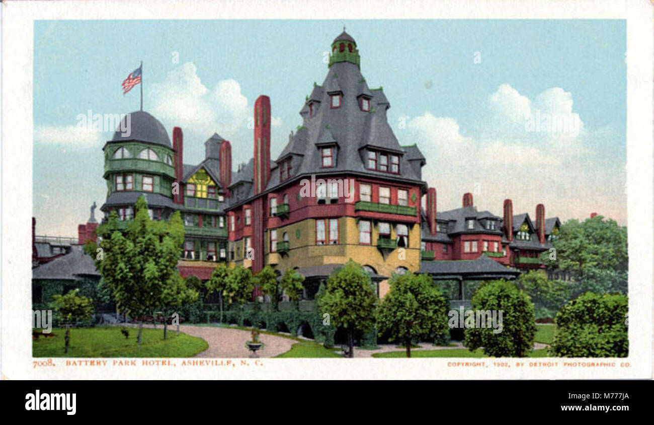 Ein historisches Foto des Battery Park Hotels in Asheville, North Carolina, das die Architektur und Bedeutung des Wahrzeichens aus dem frühen 20. Jahrhundert zeigt. Stockfoto