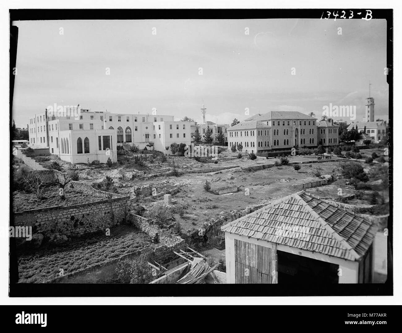 Ein Panoramablick auf das Junior Girls' College in Beirut, das die Bildungseinrichtung in einem historischen Foto zeigt. Stockfoto