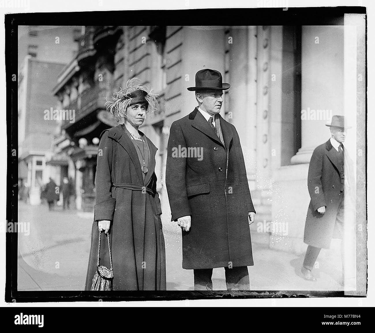 Vizepräsident Calvin Coolidge und seine Frau Grace wurden auf diesem Bild festgehalten. Ihr öffentliches Leben und ihr Dienst im frühen 20. Jahrhundert trugen zu ihrer Prominenz in der amerikanischen Politik bei. Stockfoto