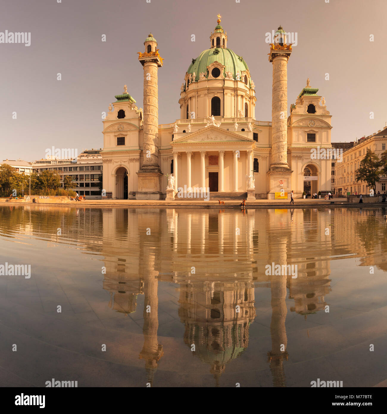 Karlskirche am Karlsplatz, Wien, Österreich, Europa Stockfoto
