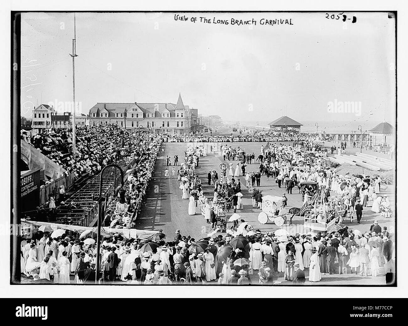 Blick auf den Long Branch Karneval, eine Veranstaltung, die Unterhaltung und Freizeit im frühen 20. Jahrhundert feiert. Der Karneval wird mit verschiedenen Attraktionen und festlichen Aktivitäten dargestellt. Stockfoto