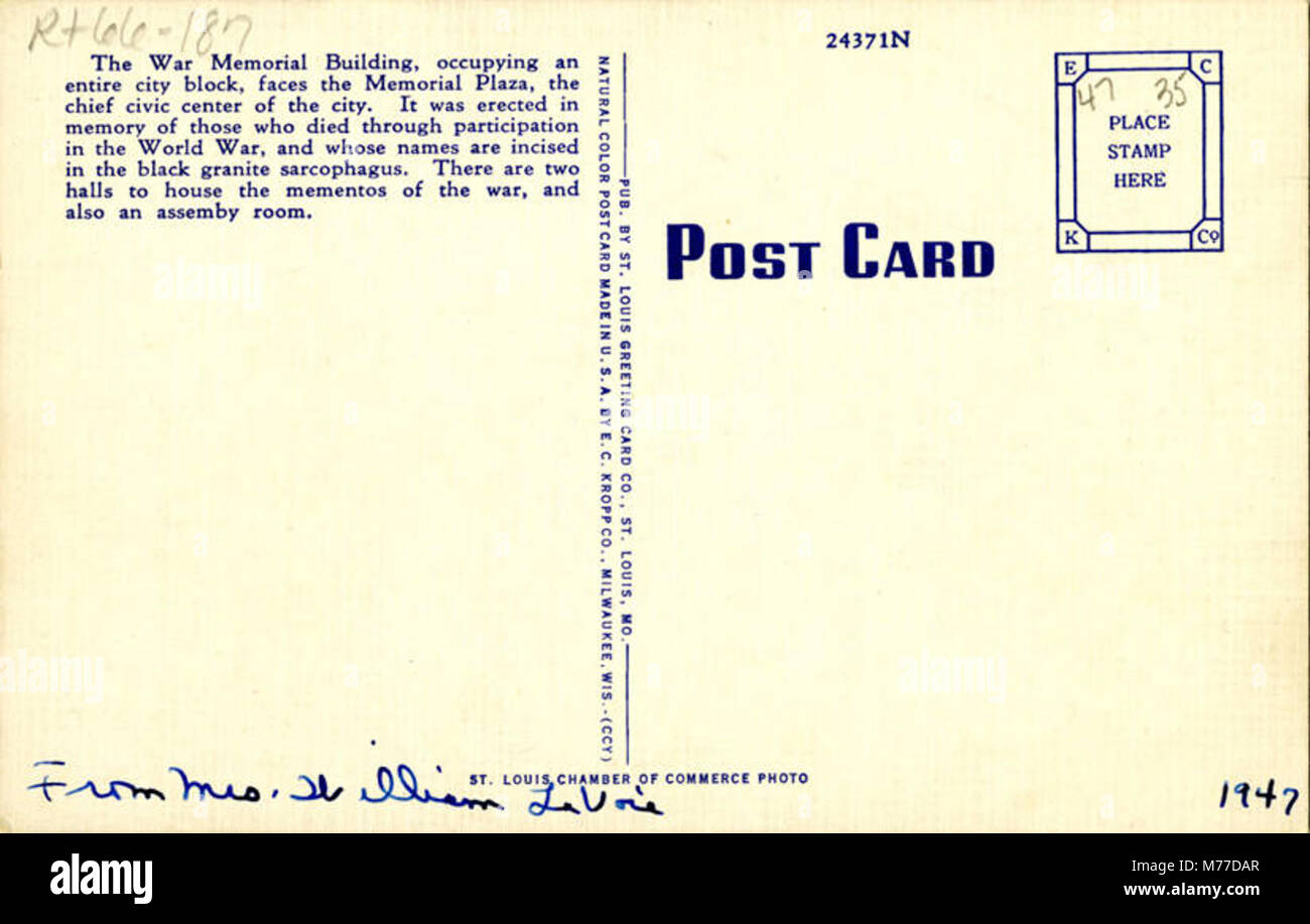 Ein Kriegsdenkmal, das der Ehre der Soldaten und der Opfer während des Krieges gewidmet ist. Sie dient als feierliche Erinnerung an die menschlichen Kosten eines Konflikts und die Bedeutung des Erinnerns. Stockfoto