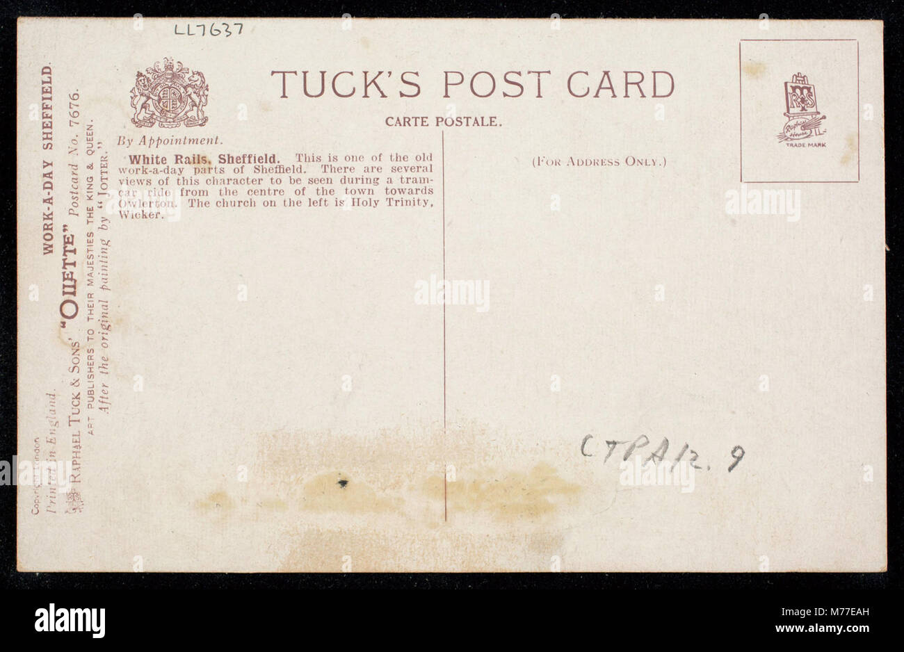 Das Foto zeigt weiße Schienen in Sheffield, einer englischen Stadt, die für ihre industrielle Geschichte bekannt ist, insbesondere in der Stahlherstellung und Stadtentwicklung. Das Bild zeigt die Industrielandschaft und die Infrastruktur des Gebiets. Stockfoto