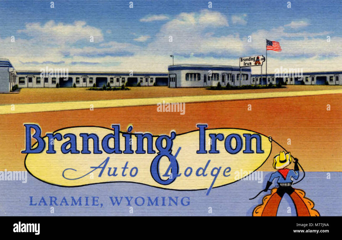 Die Branding Iron Auto Lodge, eine historische Motorradlodge, bot Reisenden Unterkünfte am Straßenrand. Das in der Mitte des 20. Jahrhunderts beliebte Hotel spiegelt das Wachstum der Automobiltourismusbranche in den Vereinigten Staaten wider. Stockfoto