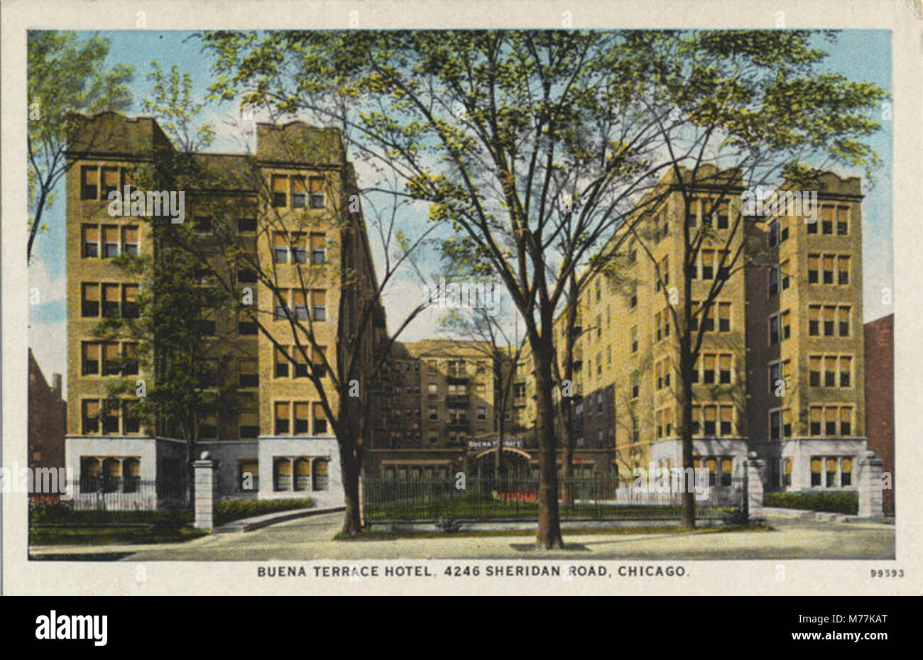 Das Buena Terrace Hotel, einst eine herrliche Unterkunft, wurde als modernes Aufzugsgebäude in Chicagos lebhaftem Uptown-Viertel umfunktioniert. Bekannt für seinen Vintage-Charme, beherbergt es jetzt geräumige Apartments mit privaten Balkonen und einem einladenden Innenhof mit Grillmöglichkeiten. Das Gebäude befindet sich in der Nähe wichtiger Sehenswürdigkeiten wie Wrigley Field und Montrose Harbor. Stockfoto