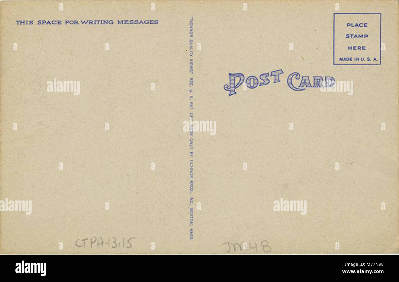 Ein humorvoller Cartoon, der eine Frau zeigt, die von ihrem Urlaub enttäuscht ist, auf der Suche nach einer Postkarte, um ihre Frustration auszudrücken, und ein unbeschwertes Reisefehlabenteuer festnimmt. Stockfoto