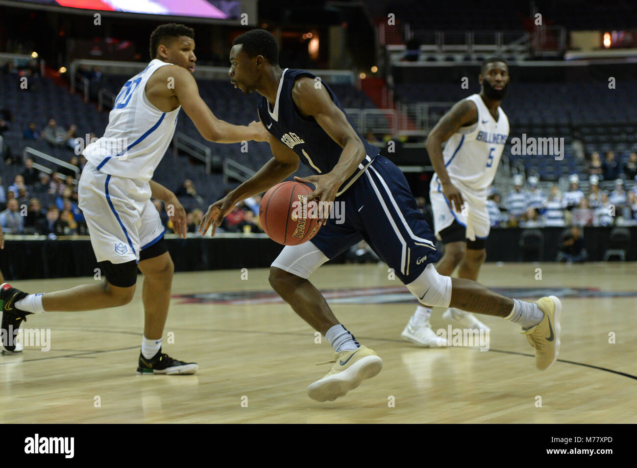 Washington, DC, USA. 8 Mär, 2018. TERRY NOLAN JR (1) dribbelt um JALEN JOHNSON (20) während der zweiten Runde Spiel am Kapital einer Arena in Washington DC statt. Credit: Amy Sanderson/ZUMA Draht/Alamy leben Nachrichten Stockfoto