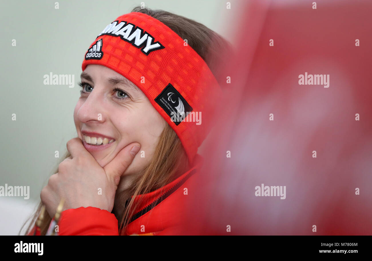 08 März 2018, Südkorea, PyeongChang: Deutsche para-alpine Skifahrer Anna Schaffelhuber gibt ein Interview im Olympischen Dorf. Foto: Karl-Josef Hildenbrand/dpa Stockfoto