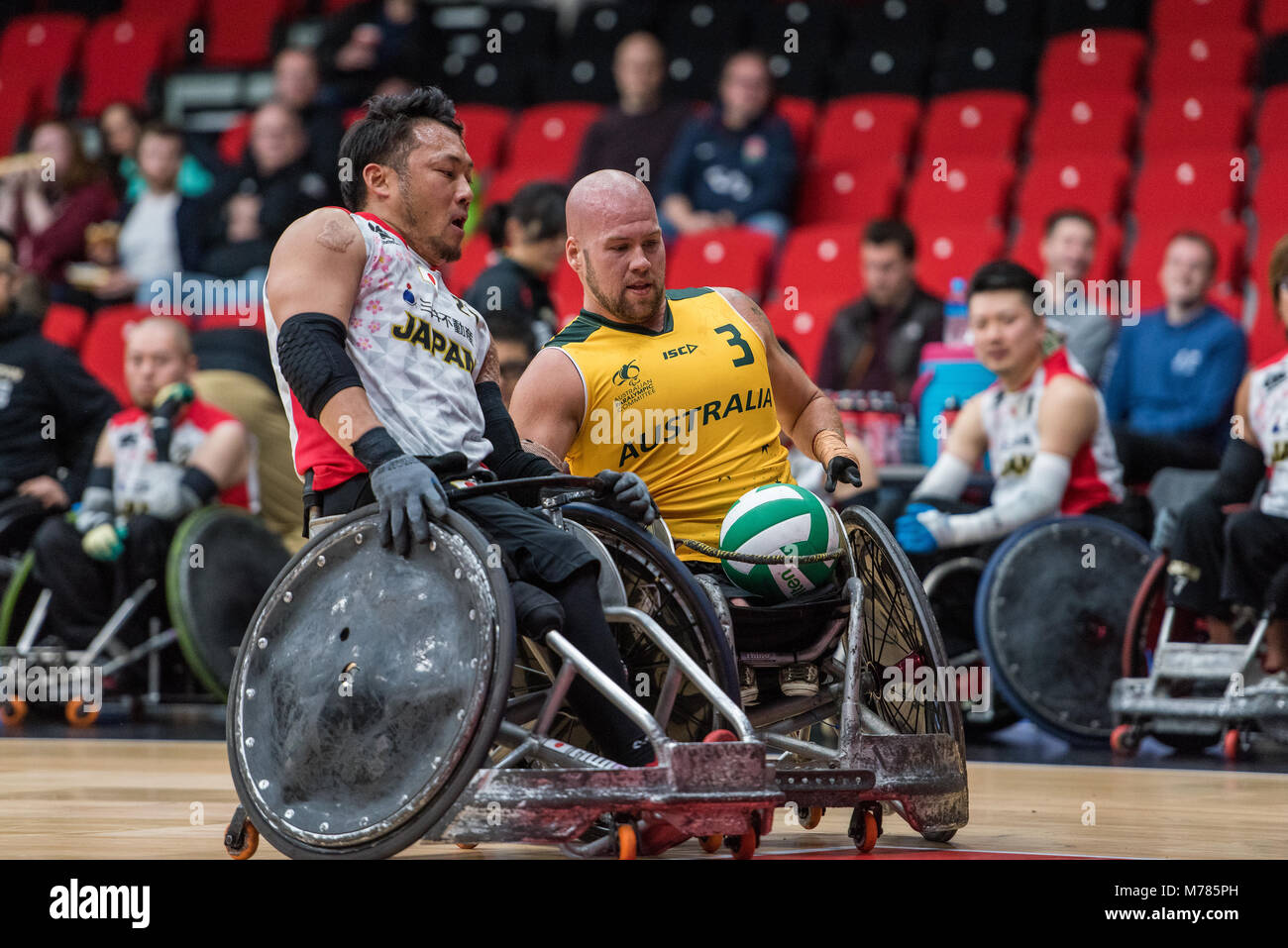 Leicester, Großbritannien, 9. März, 2018. Rollstuhl Rugby: Quad Nationen Australien Japan vs am Leicester Arena Tag einer, Australien gegen Japan Rollstuhl Rugby. Australiens Ryley Batt (03) angegangen wird von der Japan Yukionbu Ike (21). (C) pmgimaging/Alamy leben Nachrichten Stockfoto