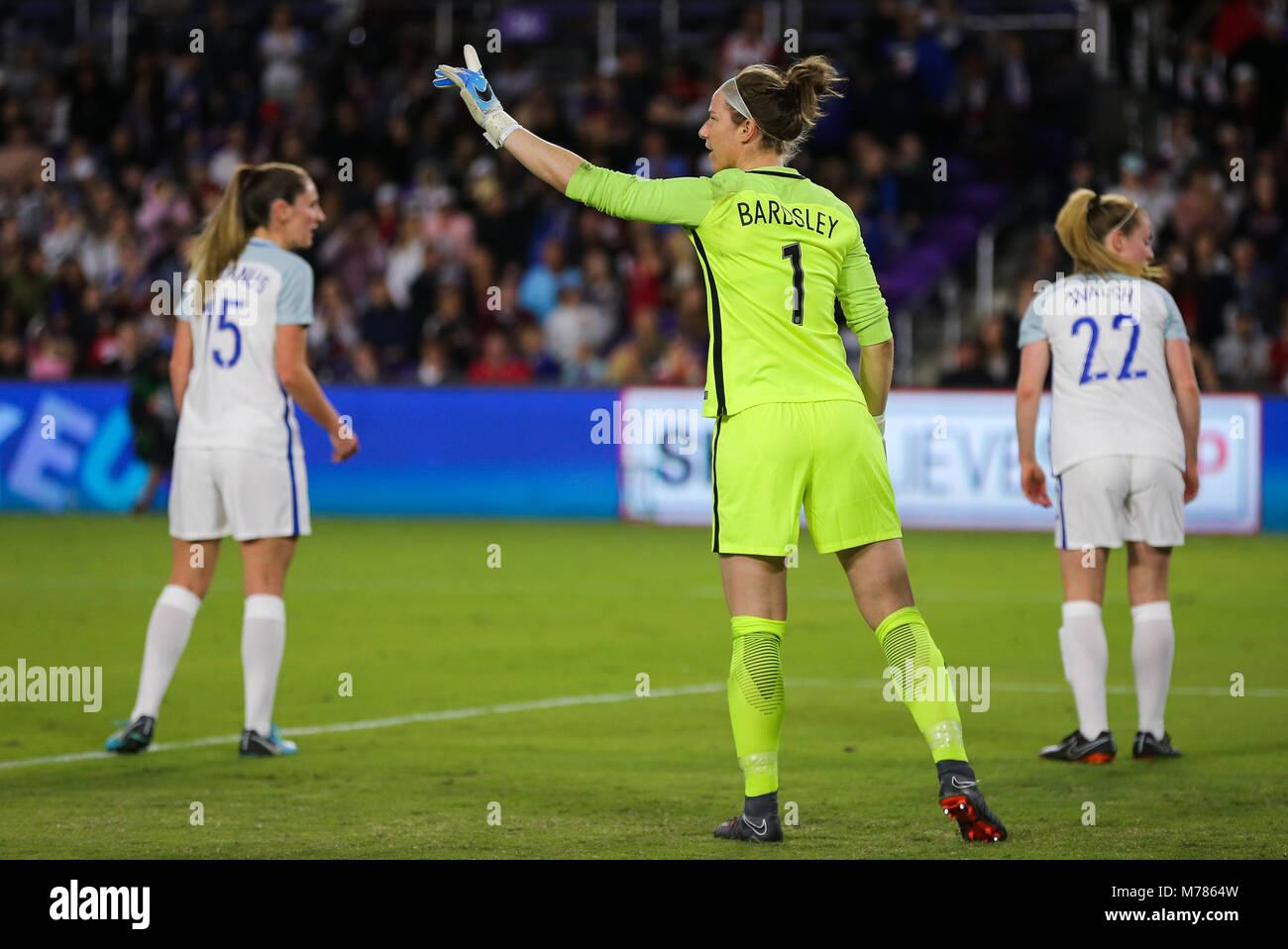 Orlando, Florida, USA. 7 Mär, 2018. England Torhüter Karen Bardsley (1) in Aktion in der ersten Hälfte Fußball des SheBelieves Cup Frauen Match zwischen Nationalmannschaft der USA Frauen und der englischen Frauen Nationalmannschaft am Orlando City Stadium in Orlando, Florida. Credit: Mario Houben/ZUMA Draht/Alamy leben Nachrichten Stockfoto