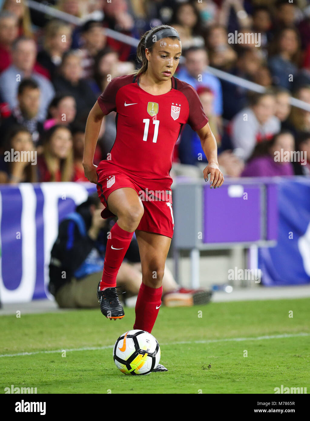 Orlando, Florida, USA. 7 Mär, 2018. Usa vorwärts Mallory Pugh (11), die in Aktion in der ersten Hälfte Fußball des SheBelieves Cup Frauen Match zwischen Nationalmannschaft der USA Frauen und der englischen Frauen Nationalmannschaft am Orlando City Stadium in Orlando, Florida. Credit: Mario Houben/ZUMA Draht/Alamy leben Nachrichten Stockfoto