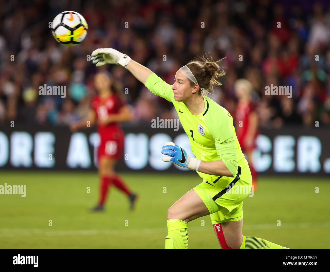 Orlando, Florida, USA. 7 Mär, 2018. England Torhüter Karen Bardsley (1) in Aktion in der ersten Hälfte Fußball des SheBelieves Cup Frauen Match zwischen Nationalmannschaft der USA Frauen und der englischen Frauen Nationalmannschaft am Orlando City Stadium in Orlando, Florida. Credit: Mario Houben/ZUMA Draht/Alamy leben Nachrichten Stockfoto