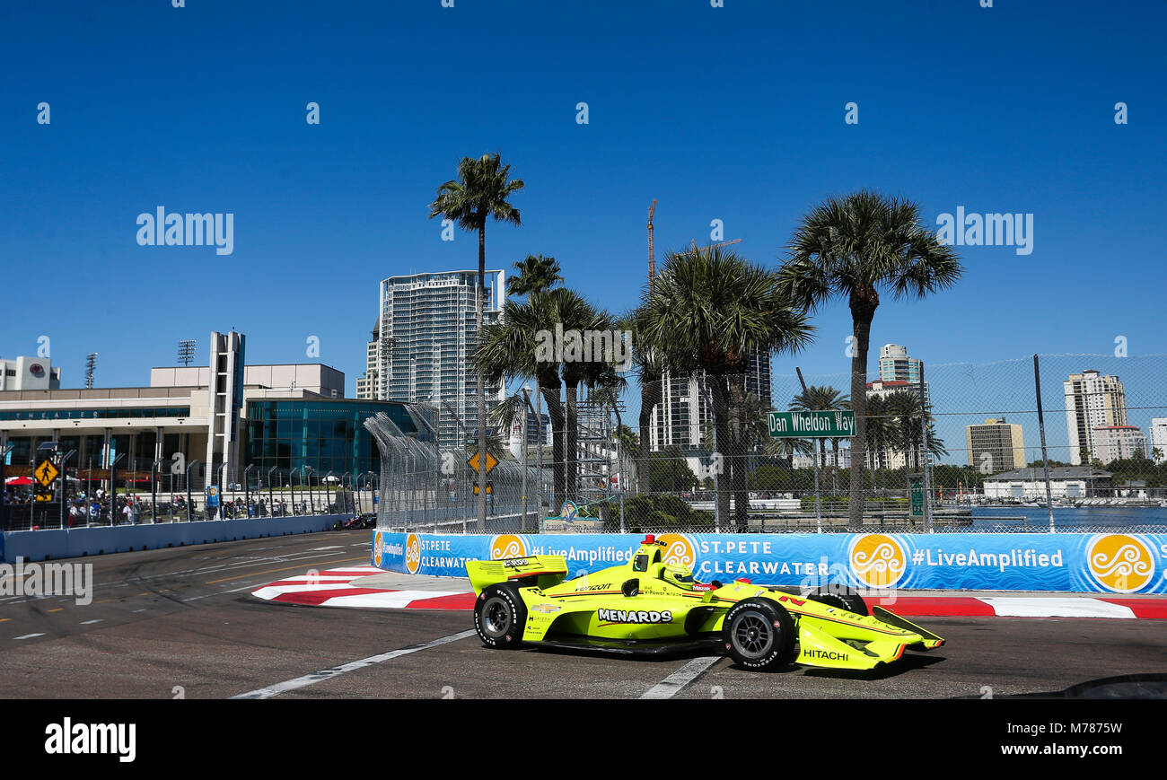 St. Petersburg, Florida, USA. 9 Mär, 2018. DIRK SHADD | Zeiten. Die Stadt St. Petersburg wird dargestellt im Hintergrund als Titel Hot geht, wie IndyCar Fahrer Simon Pagenaud seinen Weg macht durch Drehen 10 während der ersten IndyCar Praxis am ersten Tag des Firestone Grand Prix St. Petersburg Freitag Morgen (03.09.18) Gutschrift: Dirk Shadd/Tampa Bay Zeiten/ZUMA Draht/Alamy leben Nachrichten Stockfoto