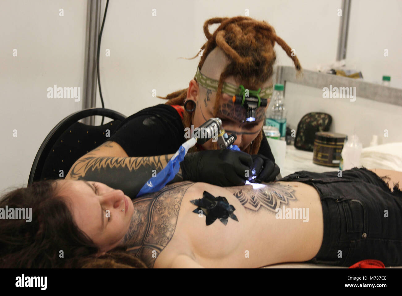 Buenos Aires, Argentinien. 09 Mär, 2018. Das Tattoo Show 2018 in Buenos Aires/AR beginnt an diesem Freitag (09), die Veranstaltung findet im La Rural Convention Center im Stadtteil Palermo bis Sonntag (11.) und zählt auf die Beteiligung der brasilianischen Tattoo Künstler in der Wettbewerbe. Credit: Flavio Sucesso/FotoArena/Alamy leben Nachrichten Stockfoto