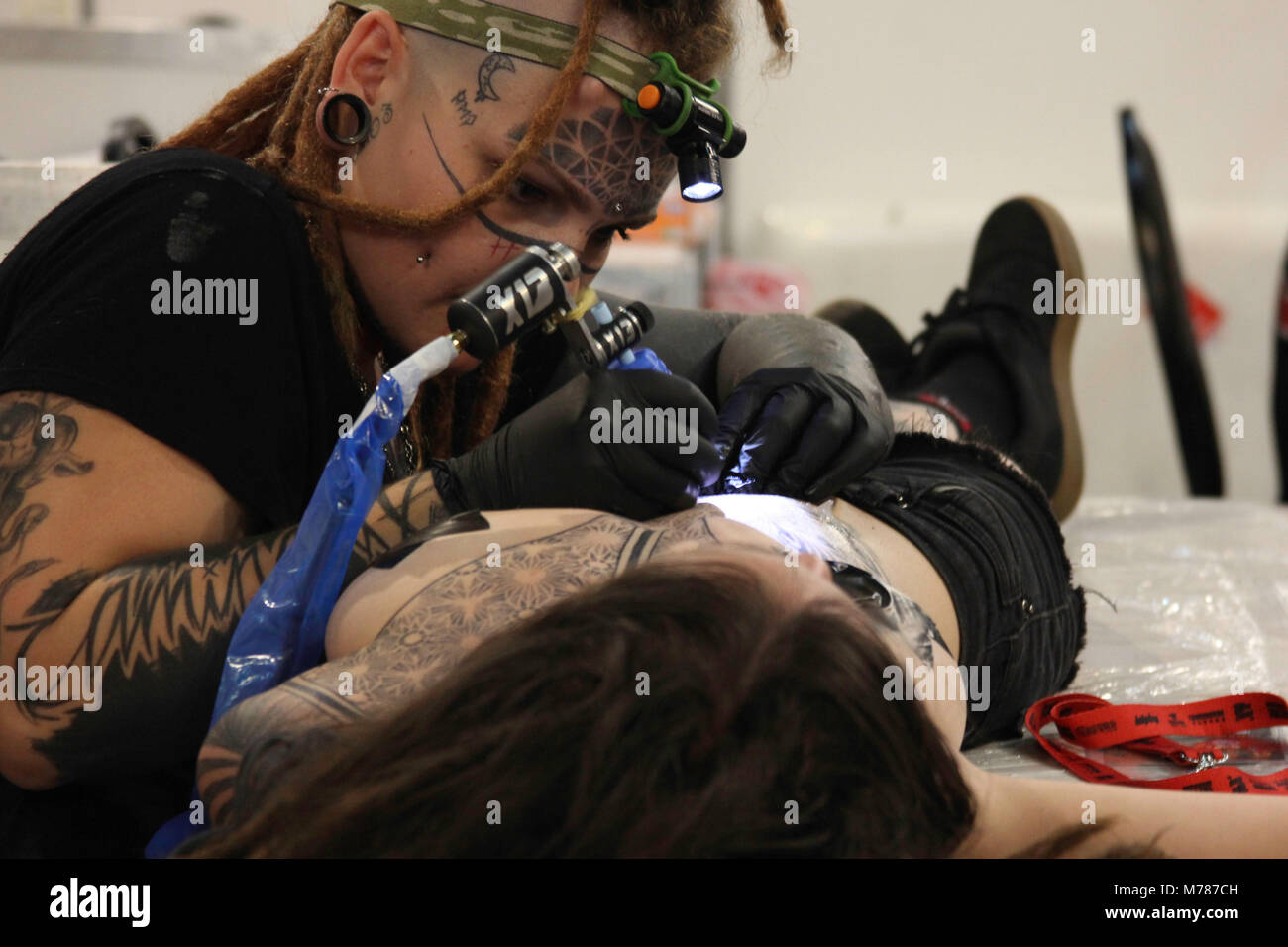 Buenos Aires, Argentinien. 09 Mär, 2018. Das Tattoo Show 2018 in Buenos Aires/AR beginnt an diesem Freitag (09), die Veranstaltung findet im La Rural Convention Center im Stadtteil Palermo bis Sonntag (11.) und zählt auf die Beteiligung der brasilianischen Tattoo Künstler in der Wettbewerbe. Credit: Flavio Sucesso/FotoArena/Alamy leben Nachrichten Stockfoto