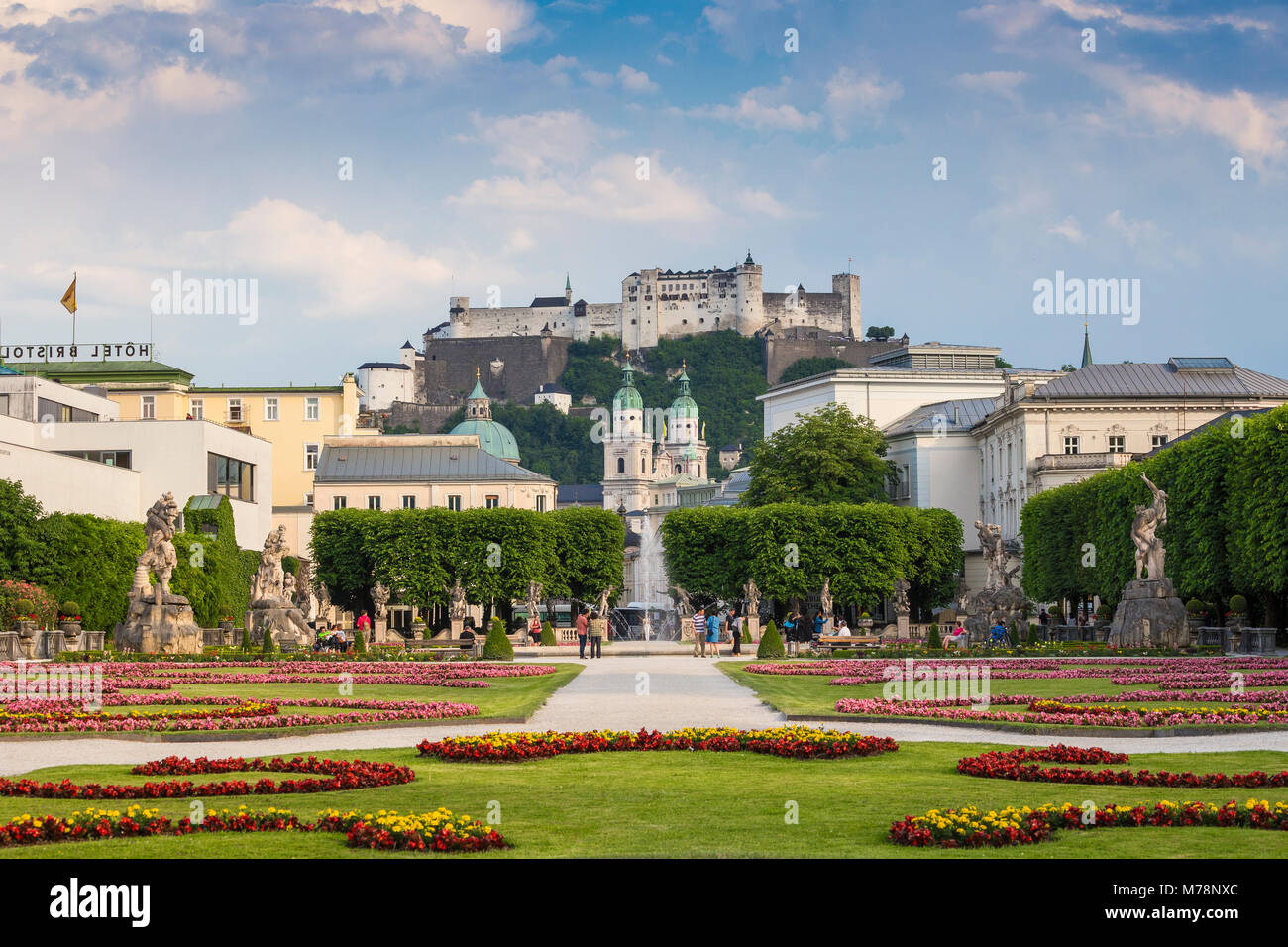 Blick auf die Festung Hohensalzburg vom Mirabellgarten, Weltkulturerbe der UNESCO, Salzburg, Österreich, Europa Stockfoto