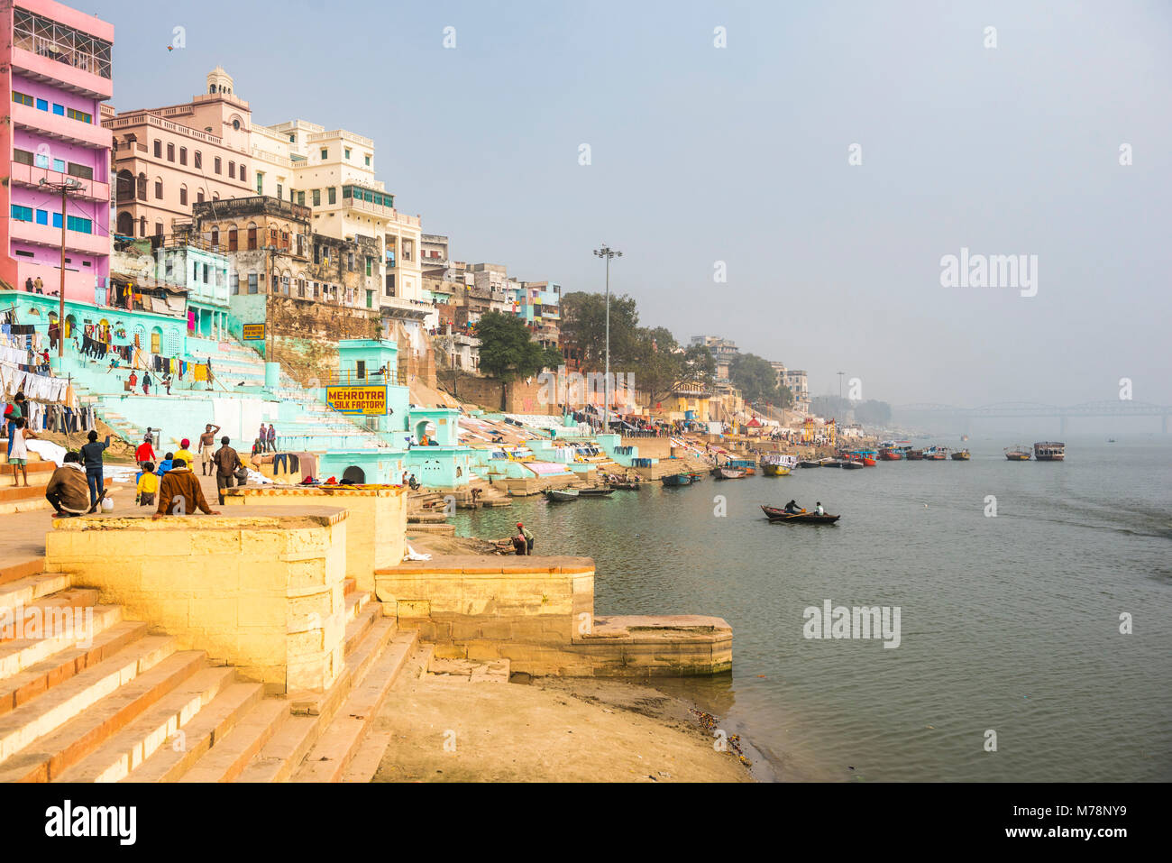 Ghats am Fluss Ganges Banken, Varanasi, Uttar Pradesh, Indien, Asien Stockfoto