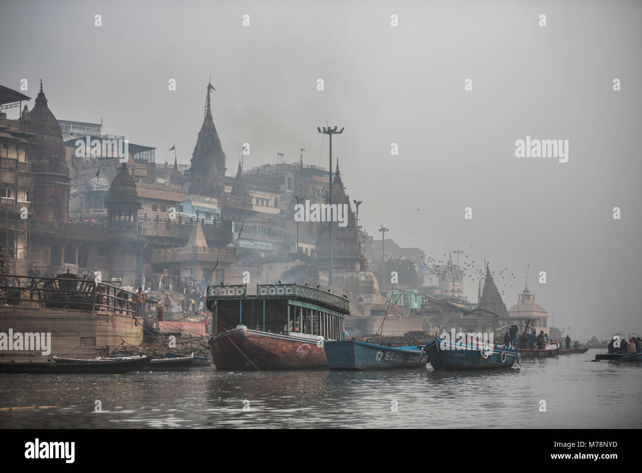 Manikarnika Ghat Ghat (Brennen), Varanasi, Uttar Pradesh, Indien, Asien Stockfoto