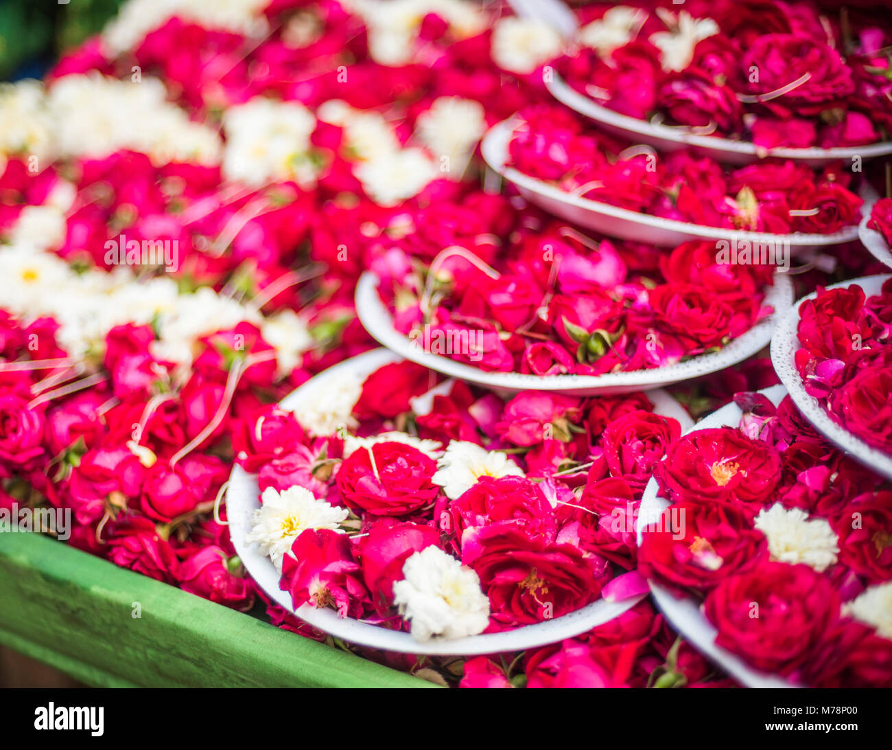 Blumen für den Antrag auf einen hinduistischen Tempel, Neu Delhi, Indien, Asien Stockfoto
