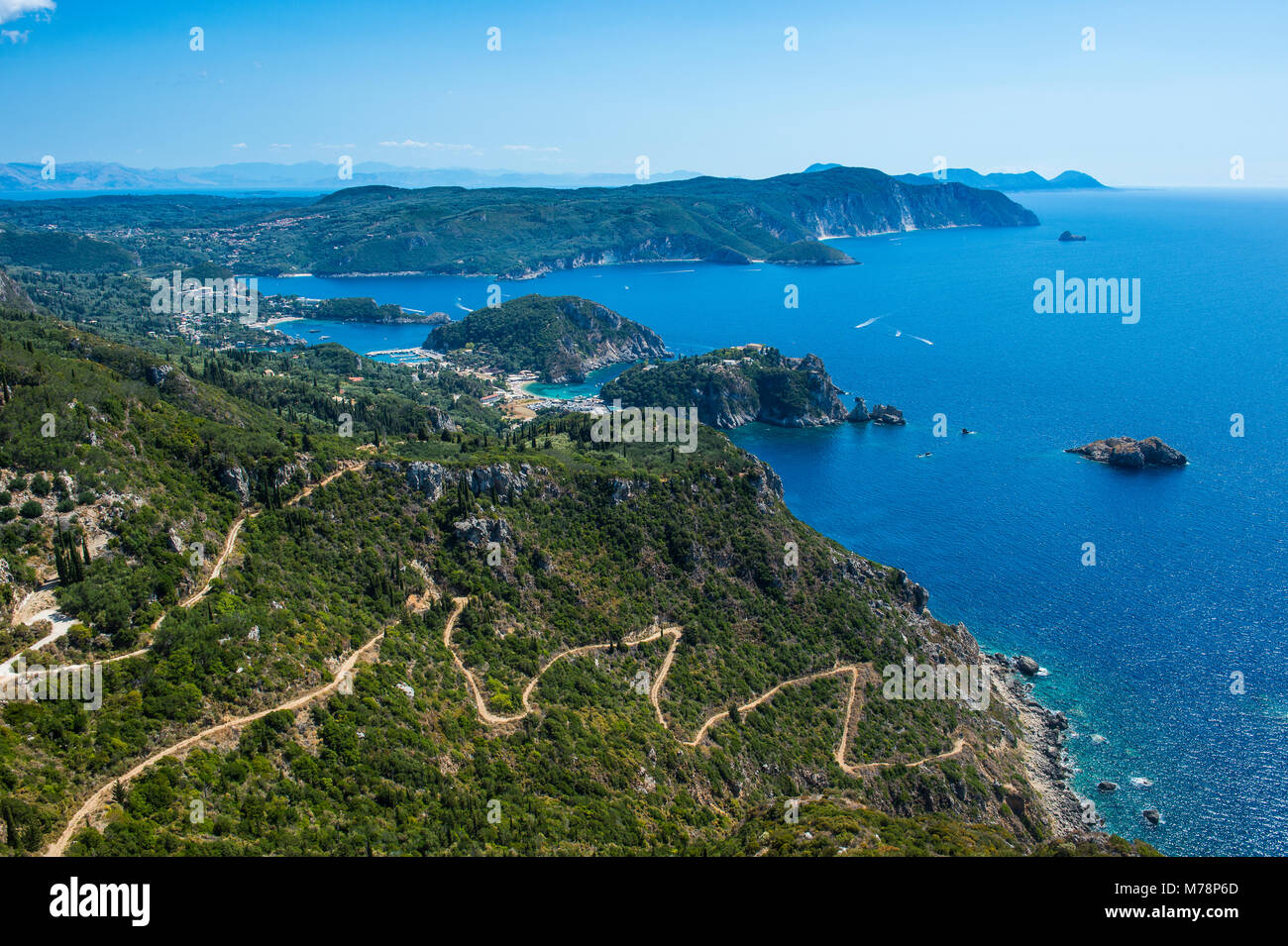 Wunderschöne Küste, Paleokastritsa, Korfu, Ionische Inseln, Griechische Inseln, Griechenland, Europa Stockfoto
