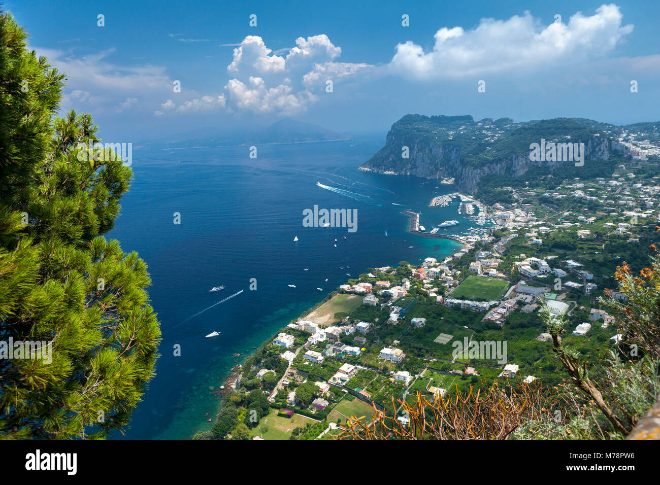 Blick über den Hafen in Richtung Festland, der Insel Capri, Italien, Mittelmeer, Europa Stockfoto